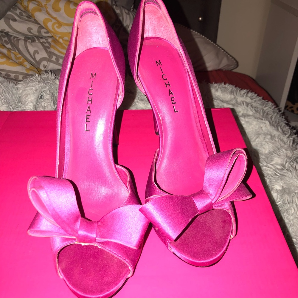 Michael by Michale Kors satin peep toe pumps sz 9